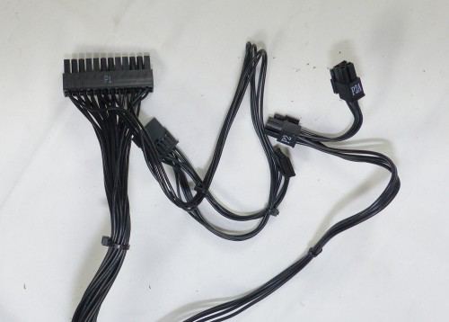In_Win_Chopin_alimentation_cables