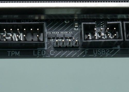 Gigabyte_X99_Designare_EX_LED_connecteur