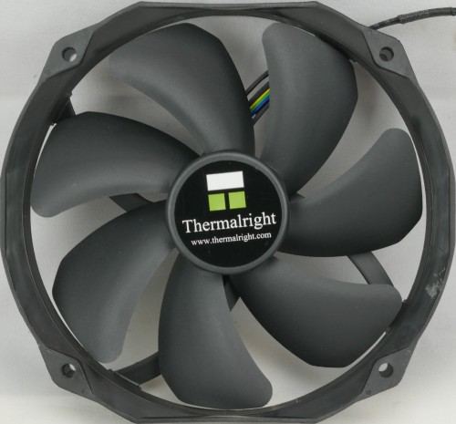 Thermalright_Macho_Direct_ventilateur1