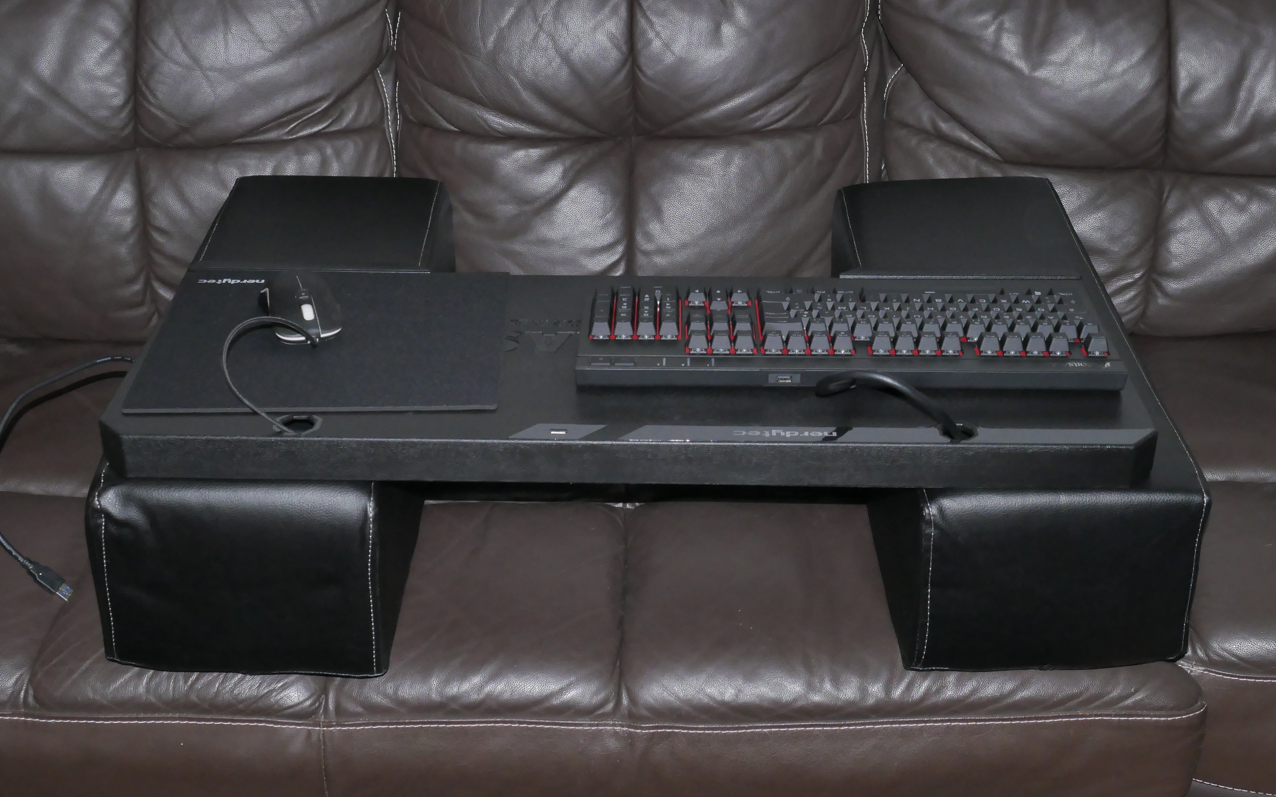Corsair Lapdog : support clavier-souris pour jouer sur son canapé
